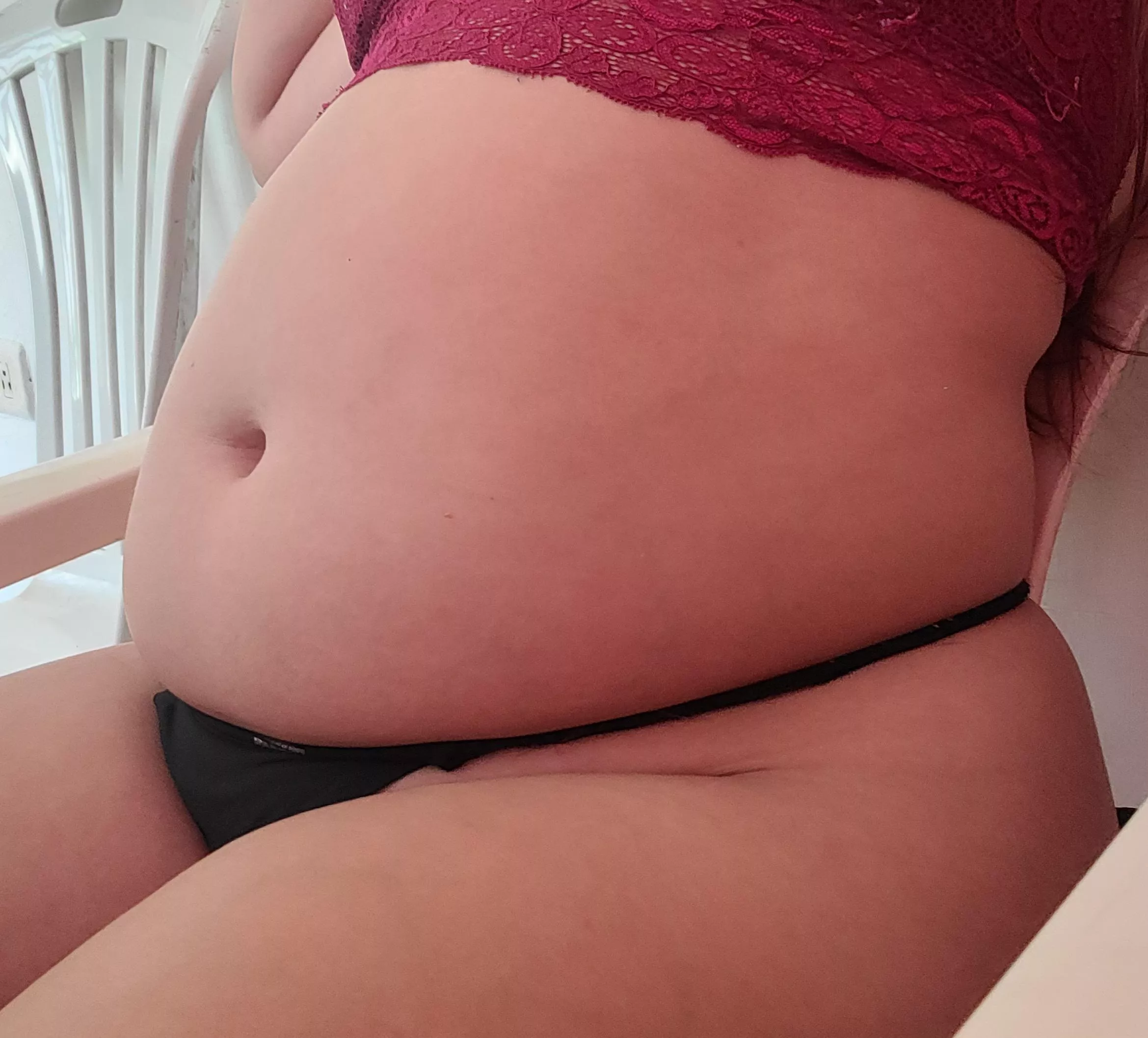 I want to make sure my belly doesn't fit in this thong 👙🐷 posted by ivanelysS