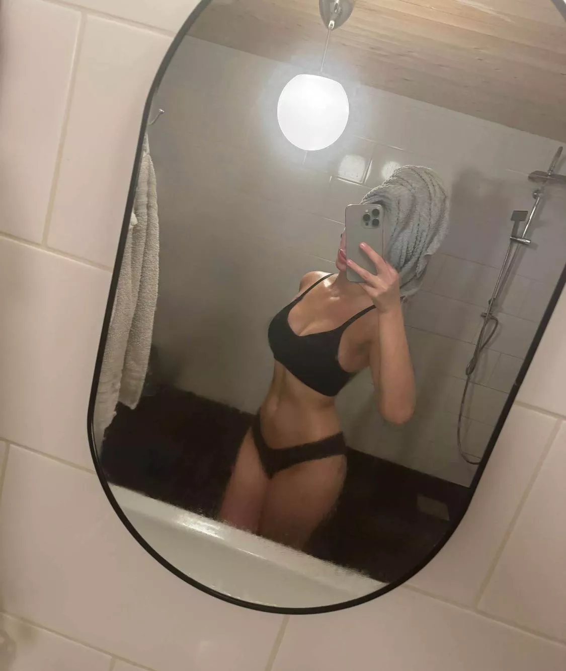 Knullaa mig efter duschen? Eller innan? 😩🥵💦 posted by VanessaKittyCat