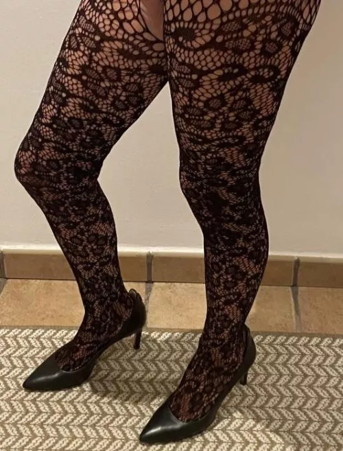 Sexy Legs in naughty ouvert Catsuit and Heels by privatefeet