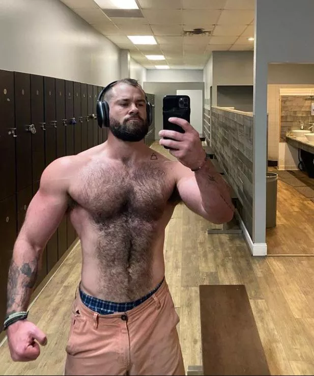 Woof😮‍💨 I want to lay on it (Not OC) posted by sweetcheeks7777