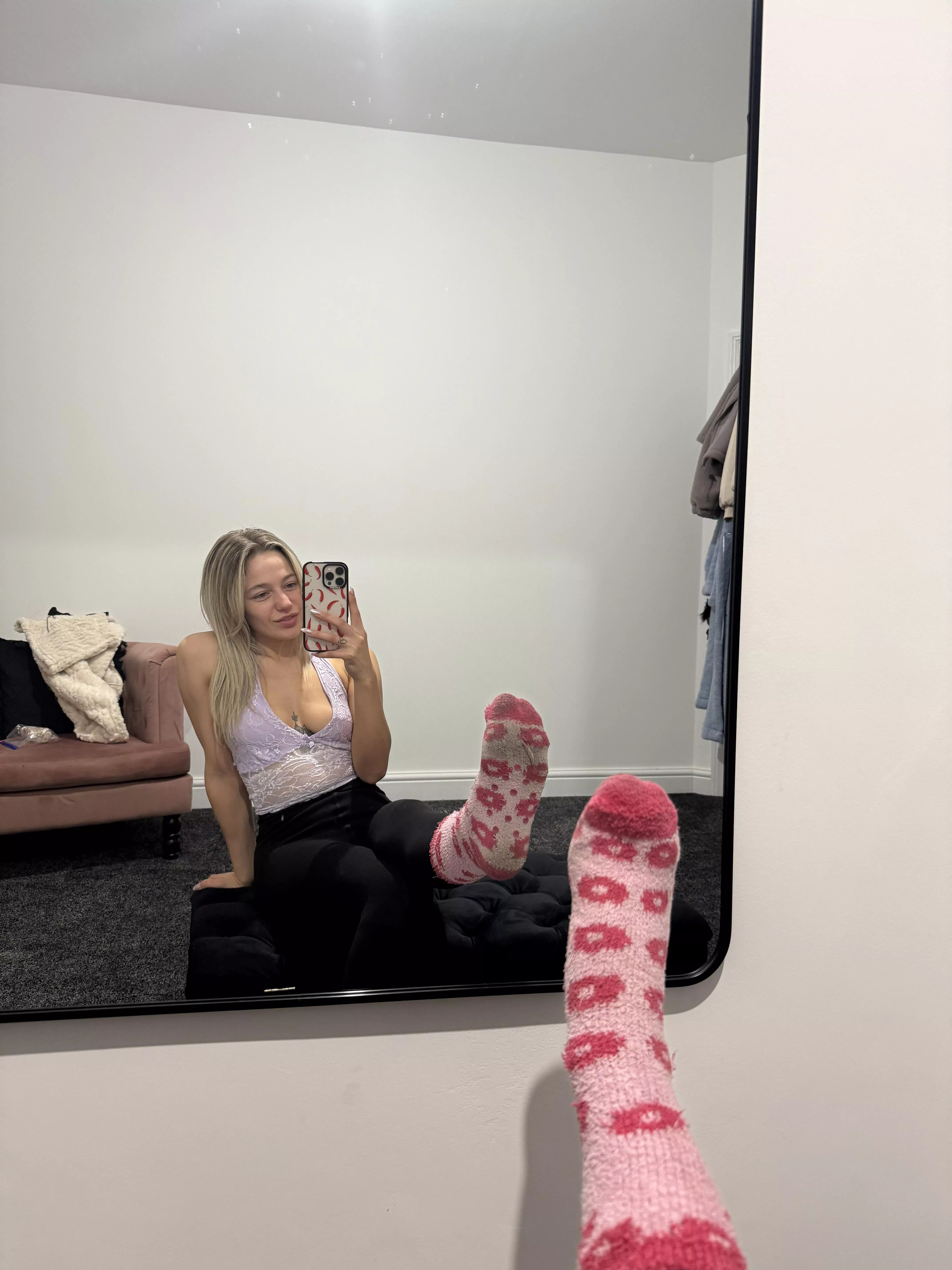 You've just woken up and you're craving a hard long sniff of my sweaty socks🥵 What are you waiting for? Naughty boy 😈 posted by Blondeyyy22BUA