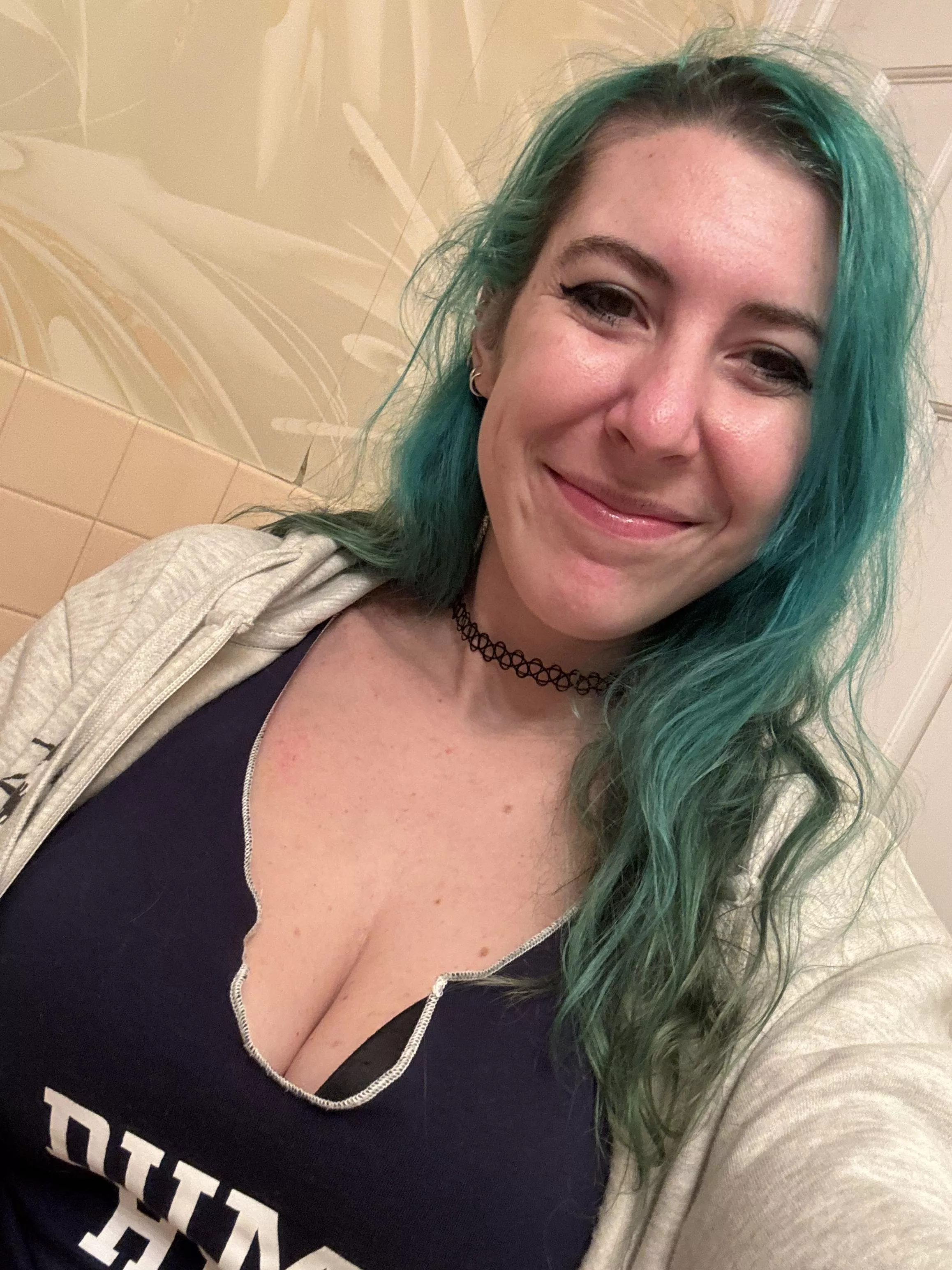 Cute cleavage posted by sirenskiss3