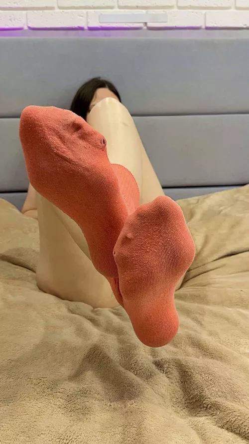 Feet or holes for you to choose by CuteInvstmnt