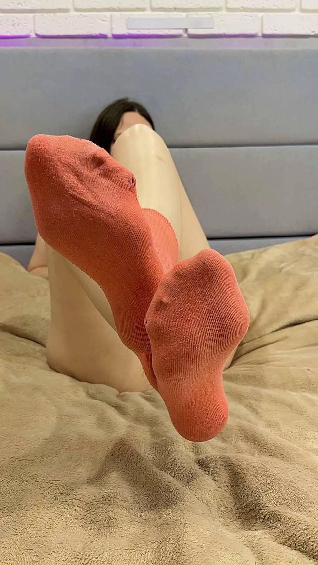 Feet or holes for you to choose posted by CuteInvstmnt