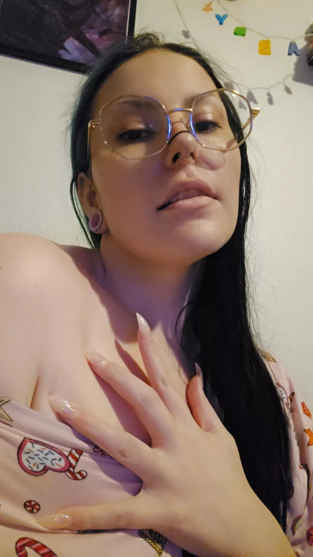 Goth milf ready for some fun, sessions, lives, customs, worn items and more. Kink friendly.  posted by Previous_Echo_6602