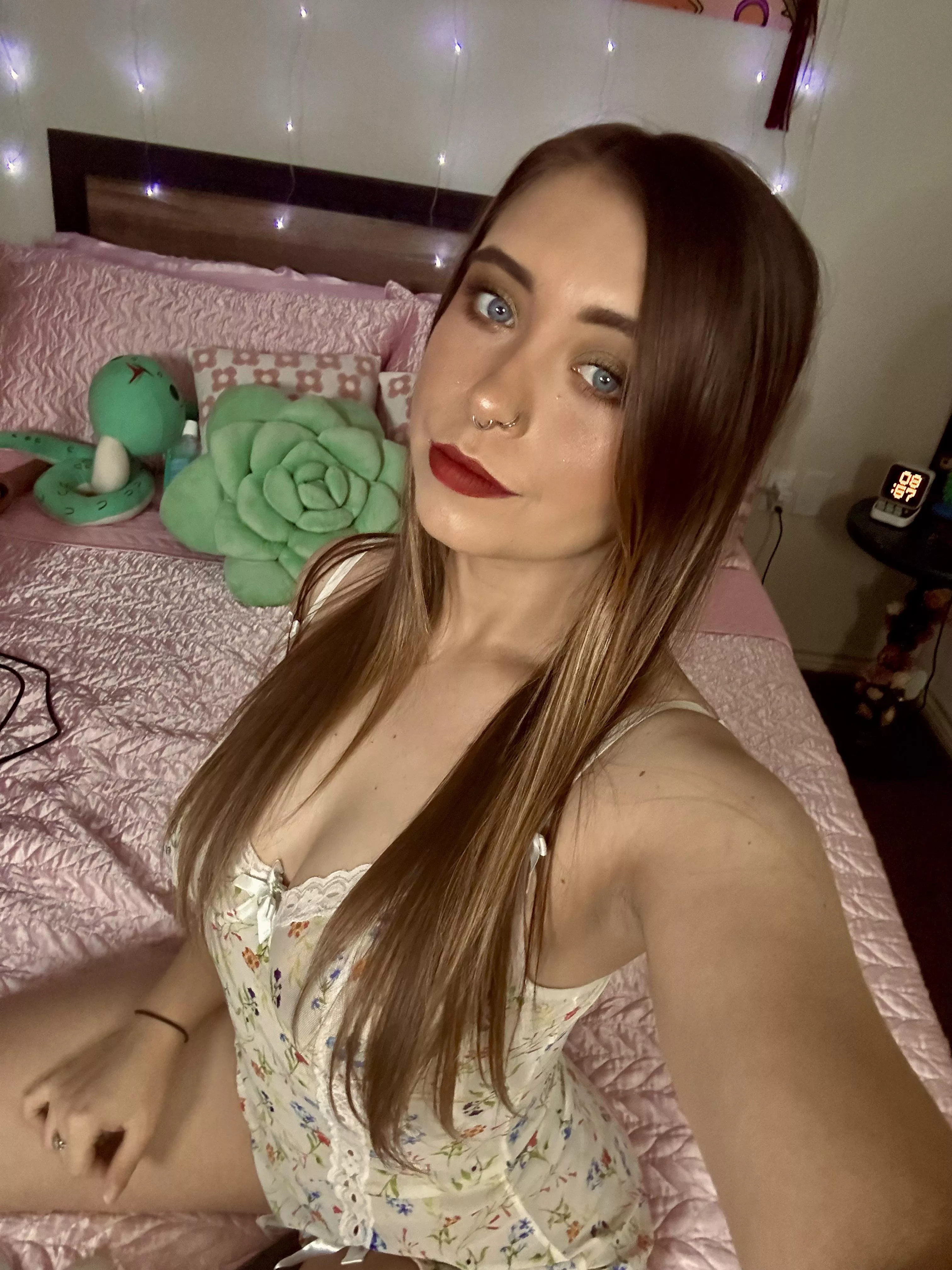 Hiiii, cum hang💋 www.chaturbate.com/stacycakesxo posted by stacycakes33