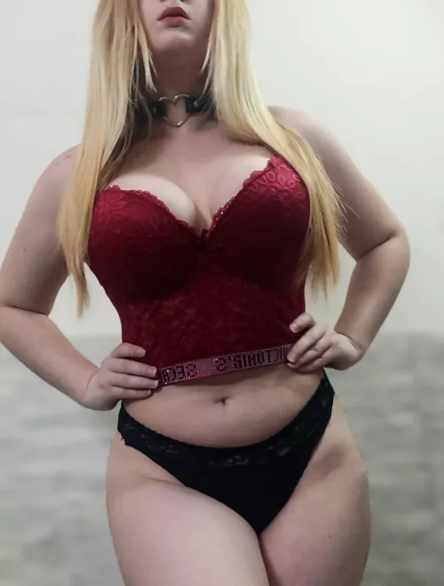 I love it when you look at me and get hard. Go to my page for only $5, I give you a rating (nudes, topless, videos and more) by scarlymiss