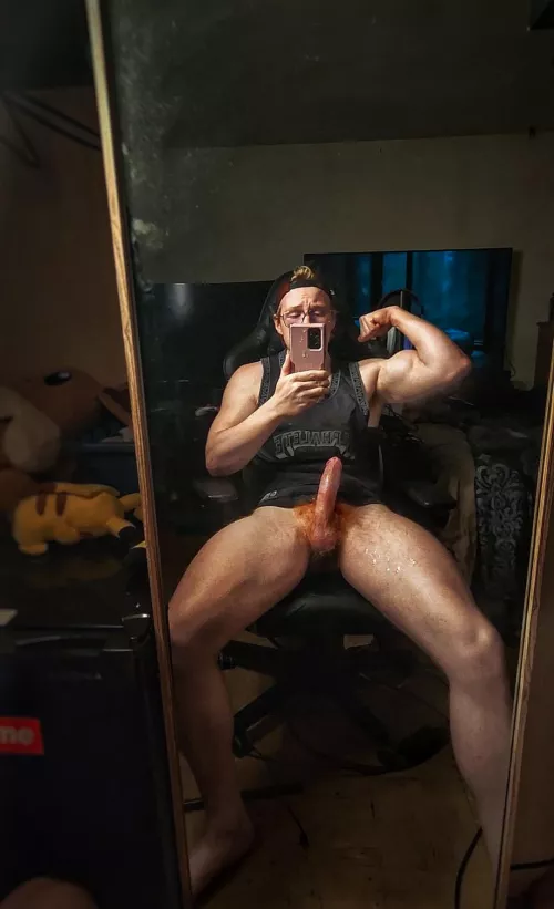 Kneel in front of me and blow my ginger BWC until its wet enough to breed you by gymbruhhhhh