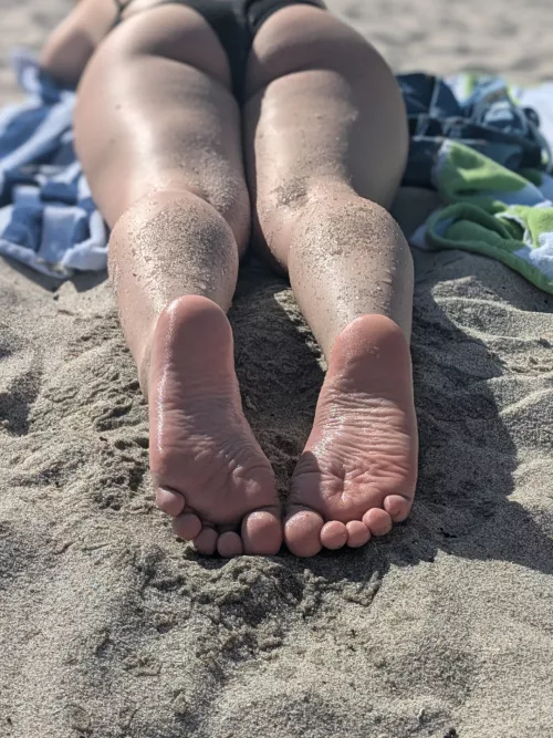 nice day at the beach :3 by kitten_egirl