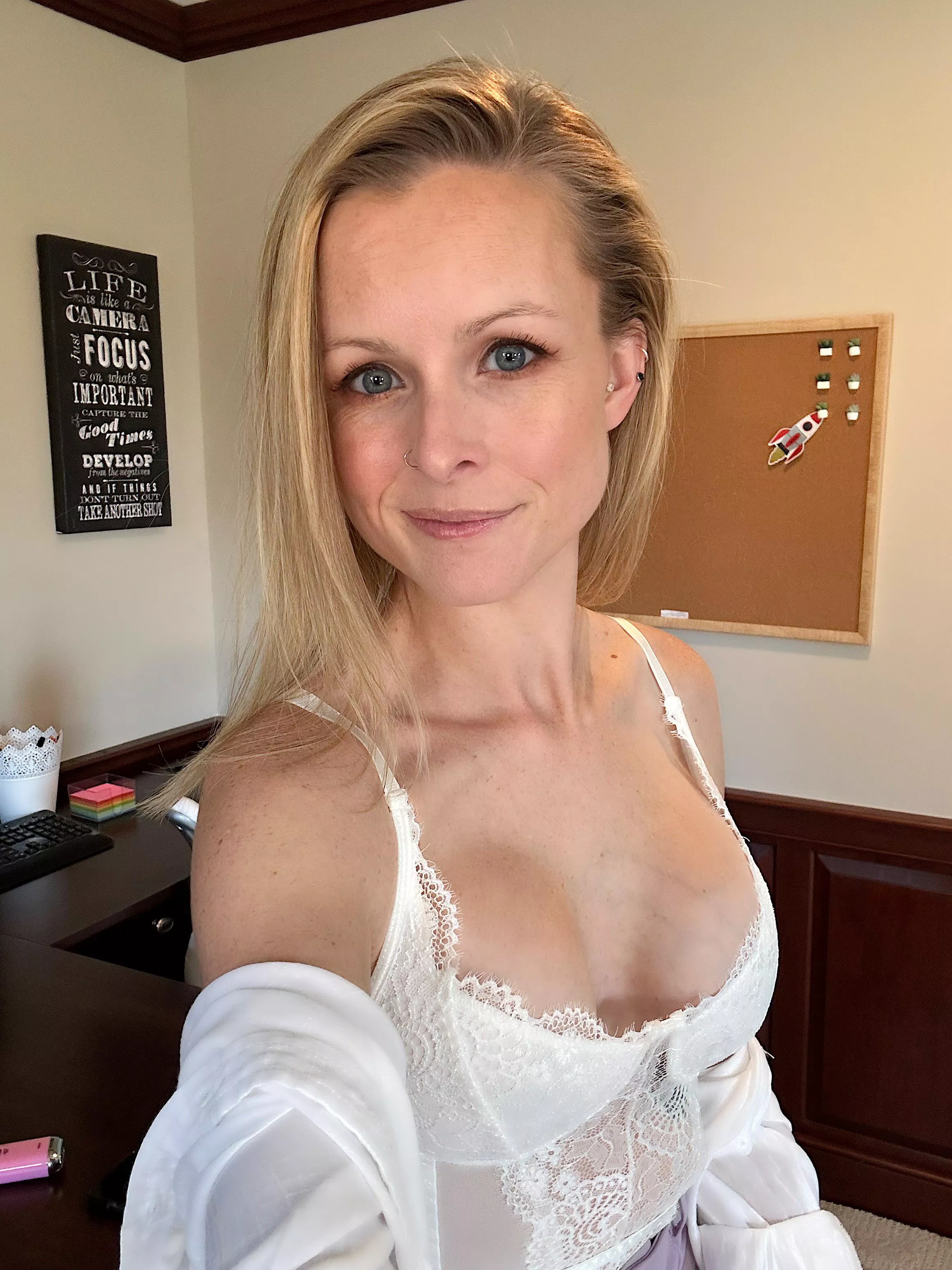 On Mondays the MILFS rule the world posted by Lily_Devyne