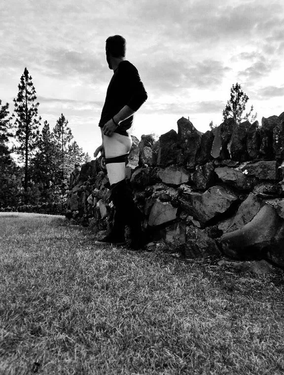 Outdoors 🫣 posted by Defiant_Potential_92