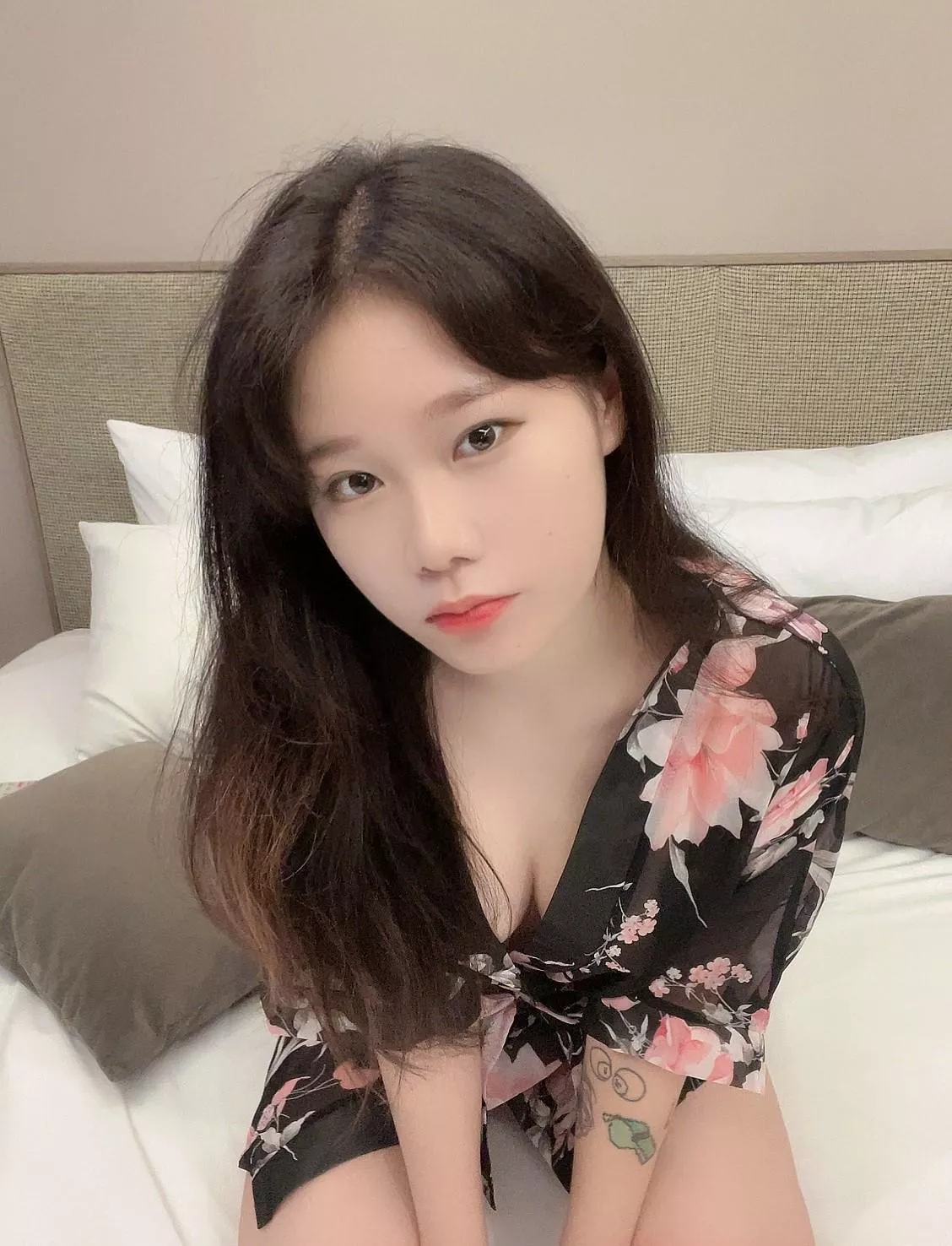 peeking out :D  posted by New_Guidance_7290