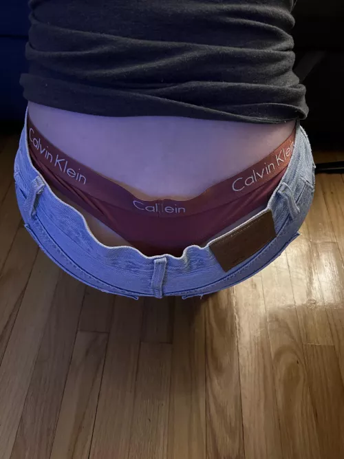 Pull on my tail 😉 by beccabootyful