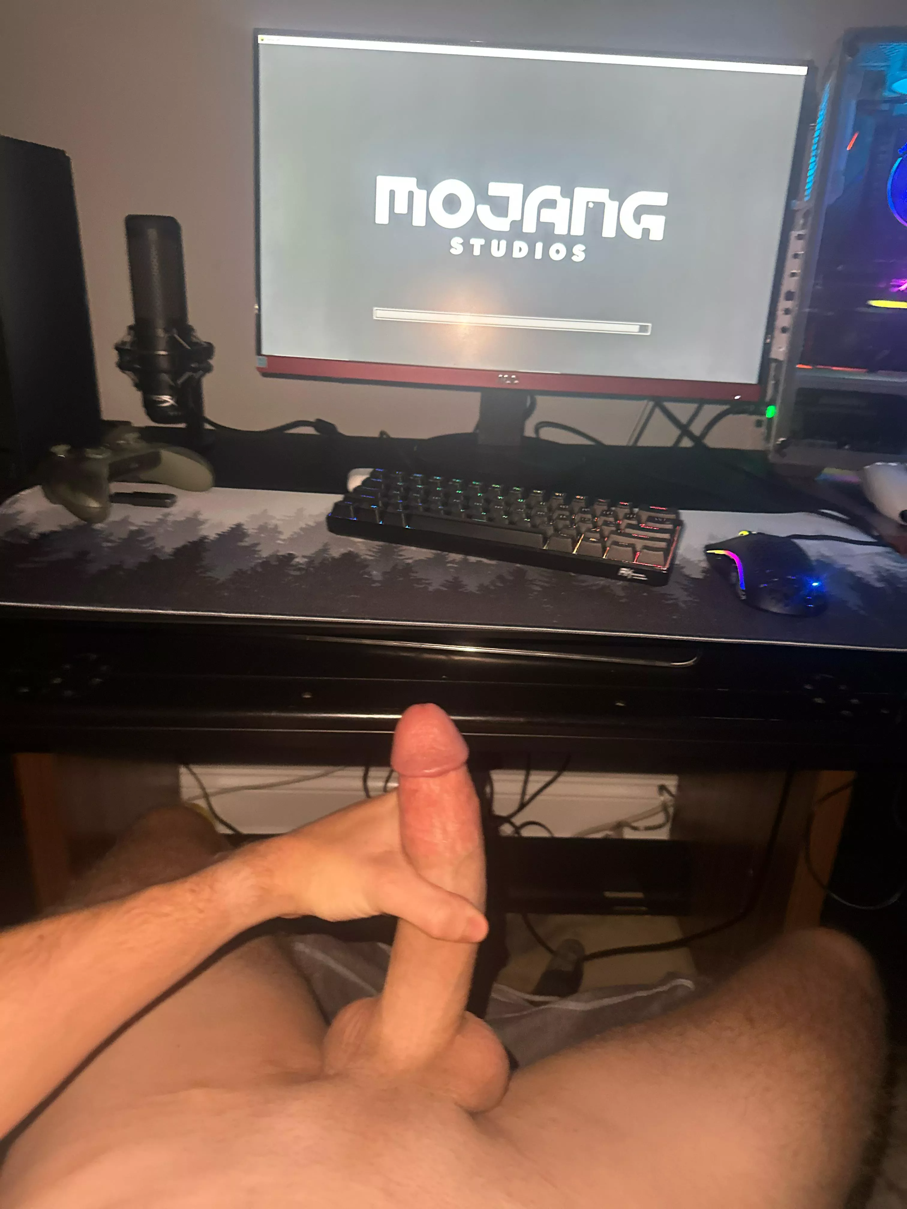 who wanna be under my desk rn posted by Quino___