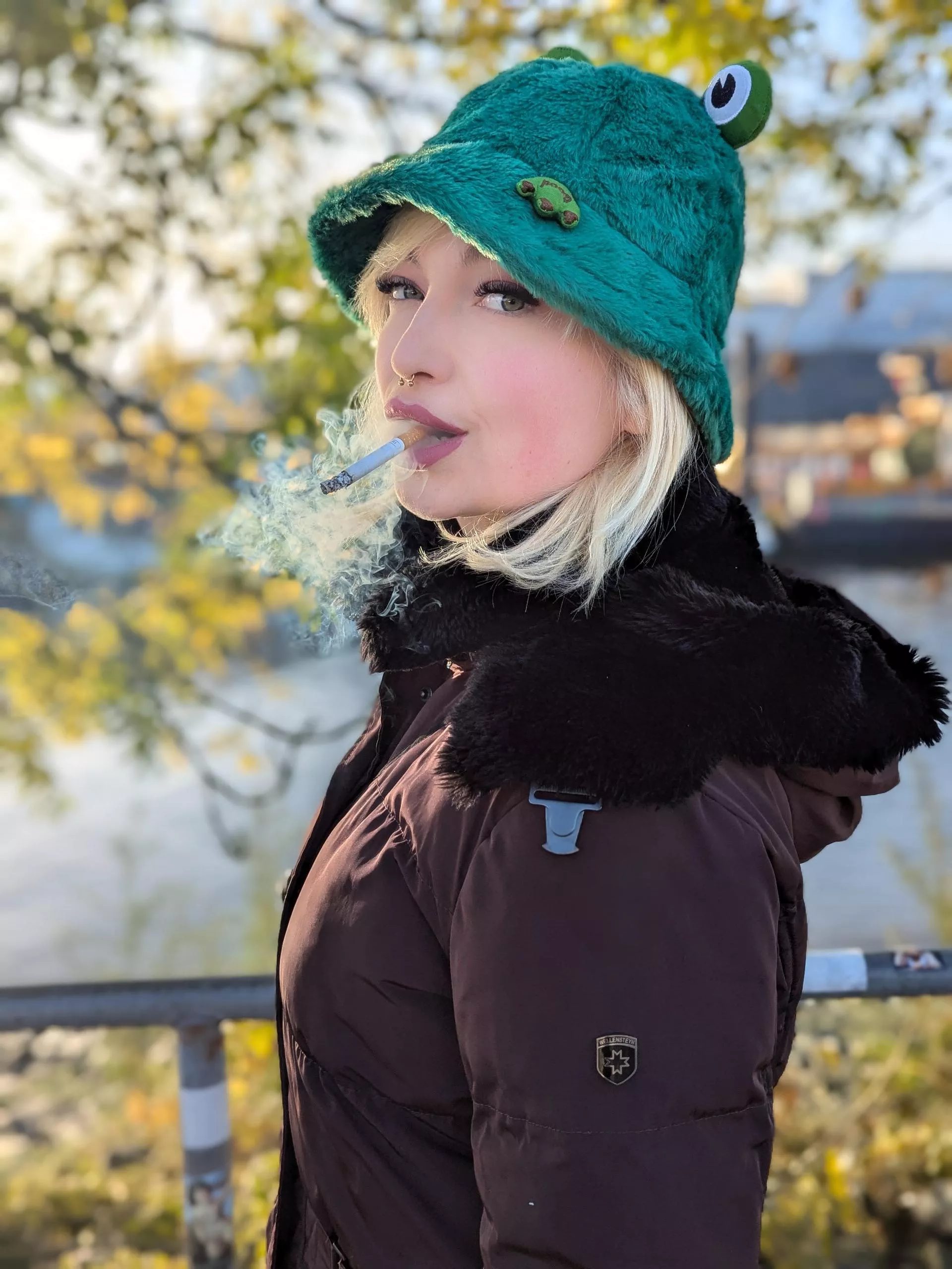 Yesterday I visited the Hamburg fish market and enjoyed the fresh air with a tasty cigarette  posted by TheresaSmoke