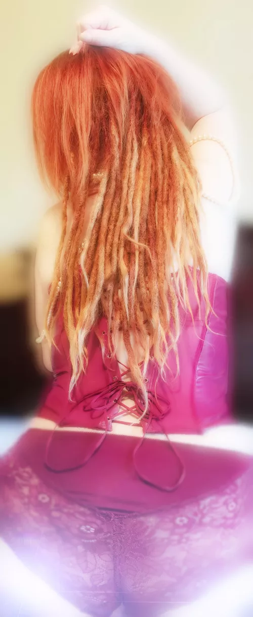 Do you like how my hair flows down my back? by Scarlett_Lockhart