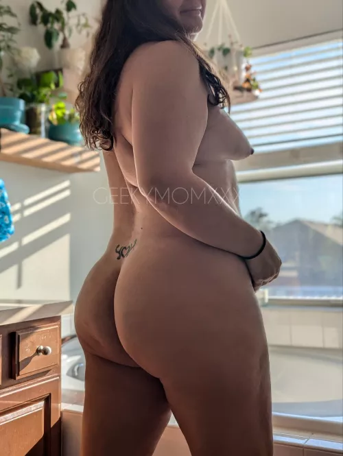 Fresh from the shower  by geekymomxxx