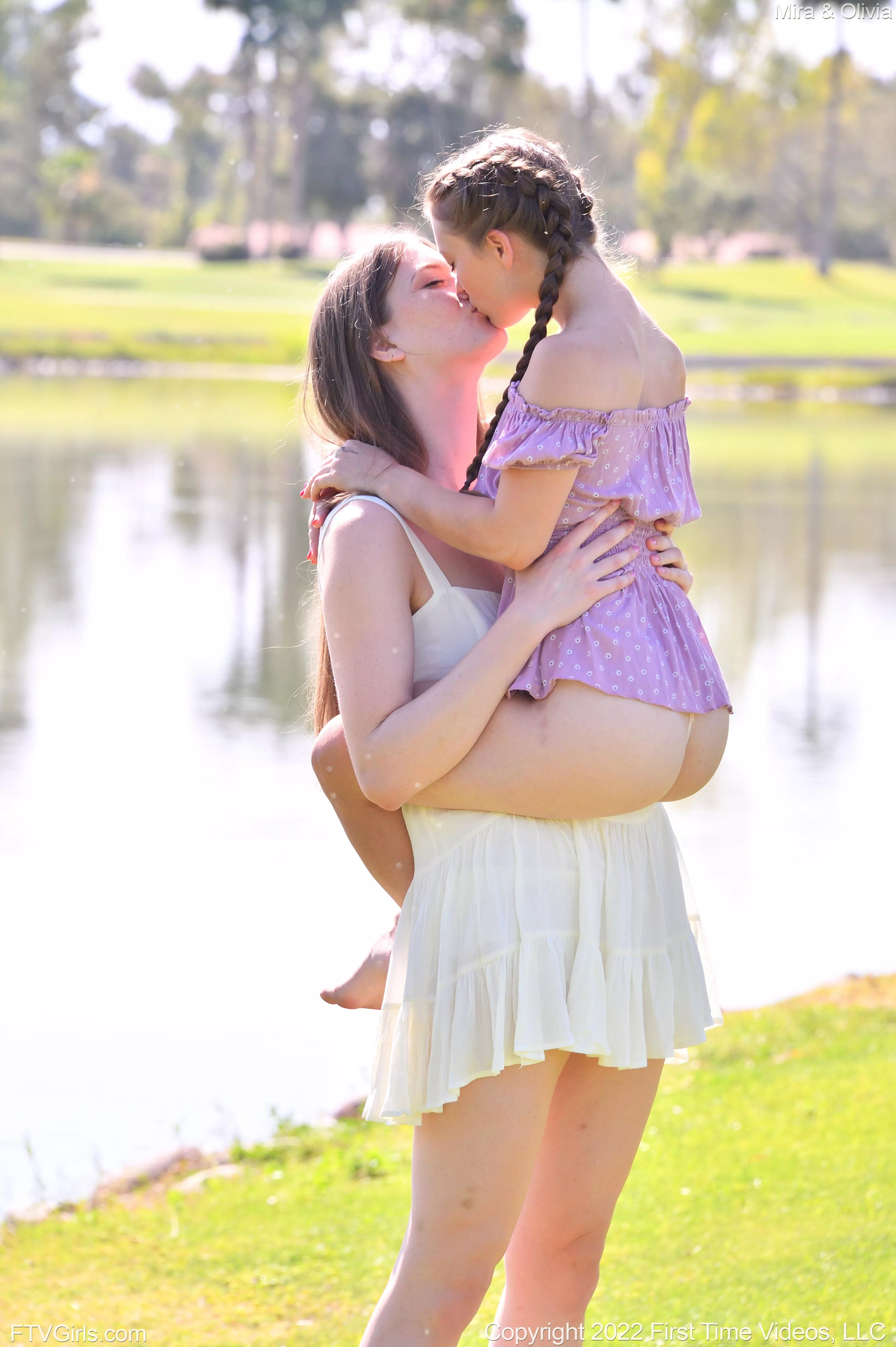 Mira & Olivia - Feel The Connection posted by LAVICE84