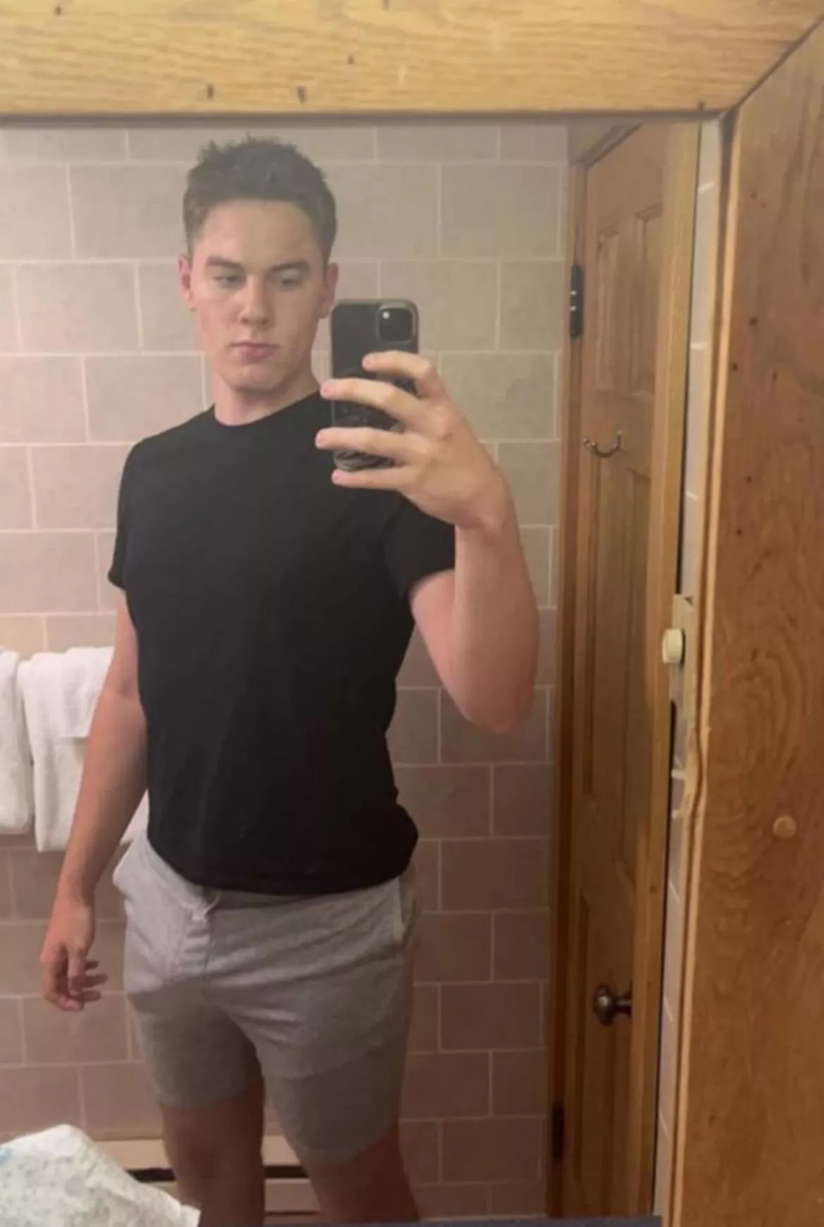 18 [M4F] # Augusta 6’8 guy looking to breed! Serious only read my post posted by reallytallguynude