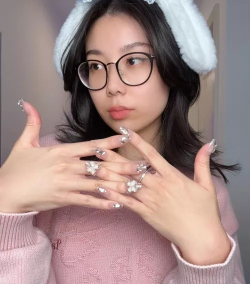 A surprise on my hands 😈 what do you think? by jei2938