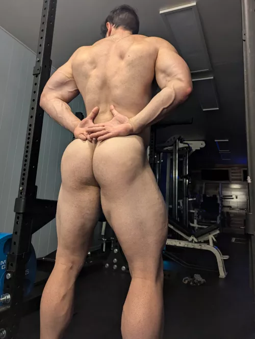 Glutes and a Christmas tree 🎄  by fitcouplenxxxtdoor