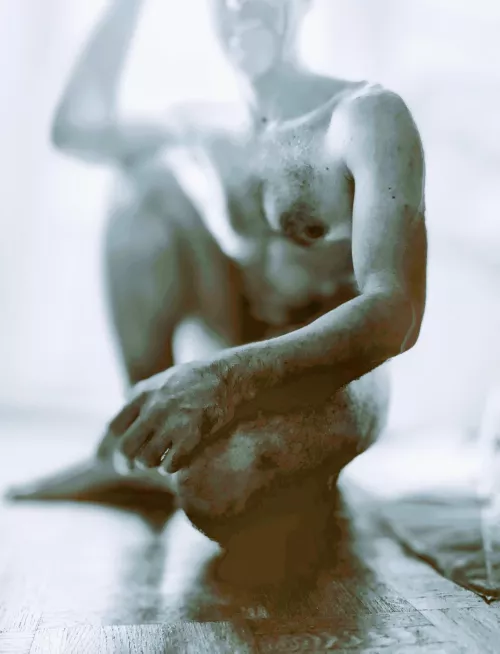 I got a smile and backlighting to offer today. Hopefully it is enough 🖤 by Late_Independent_941