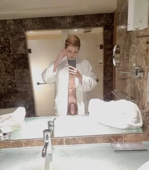 Just watch me naked, singaporean here🫣😳 by Resort_Sea