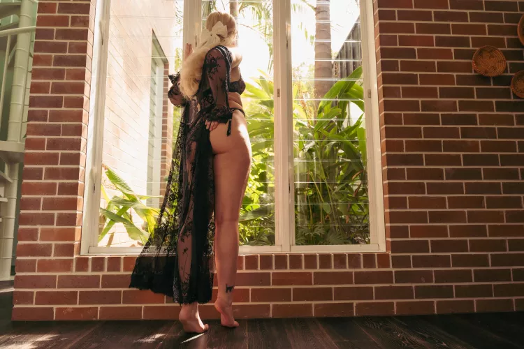 Let's keep the aircon on so we can make some real hot heat inside 🥵 by lilly_brisbane