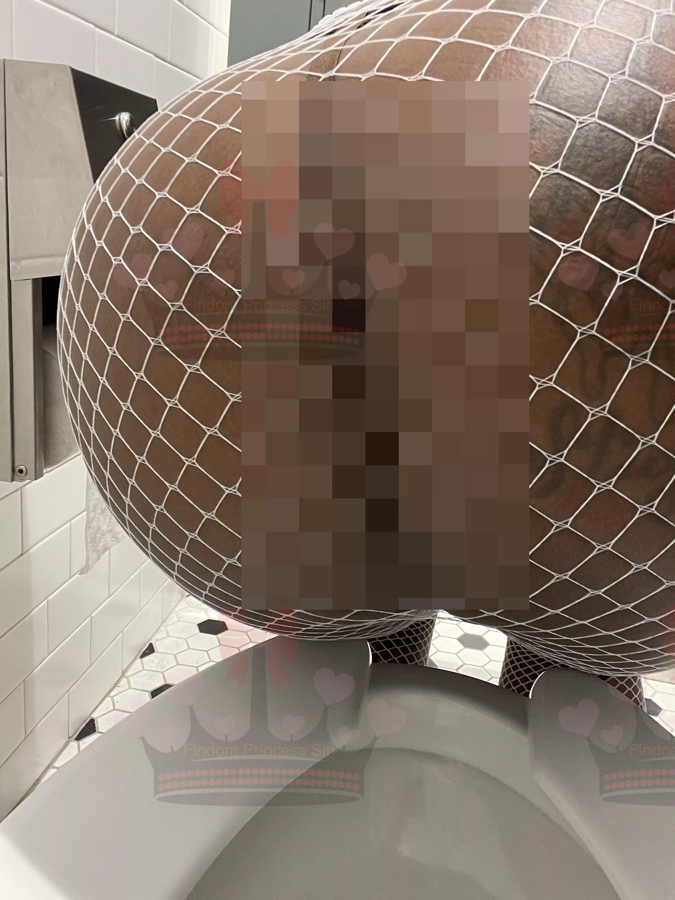 Seeking a toilet. I have availability slots open.  posted by Sinna_B