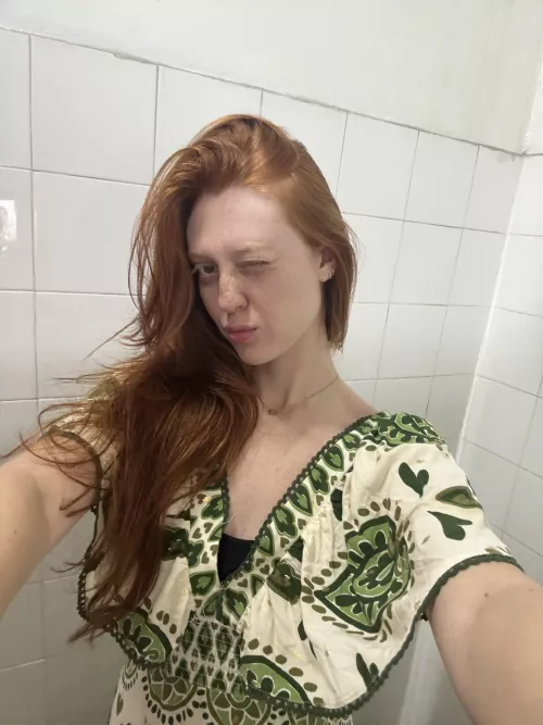 Who needs words when you’ve got a wink like this. [IRTR] by Donttellyourgirlfrie