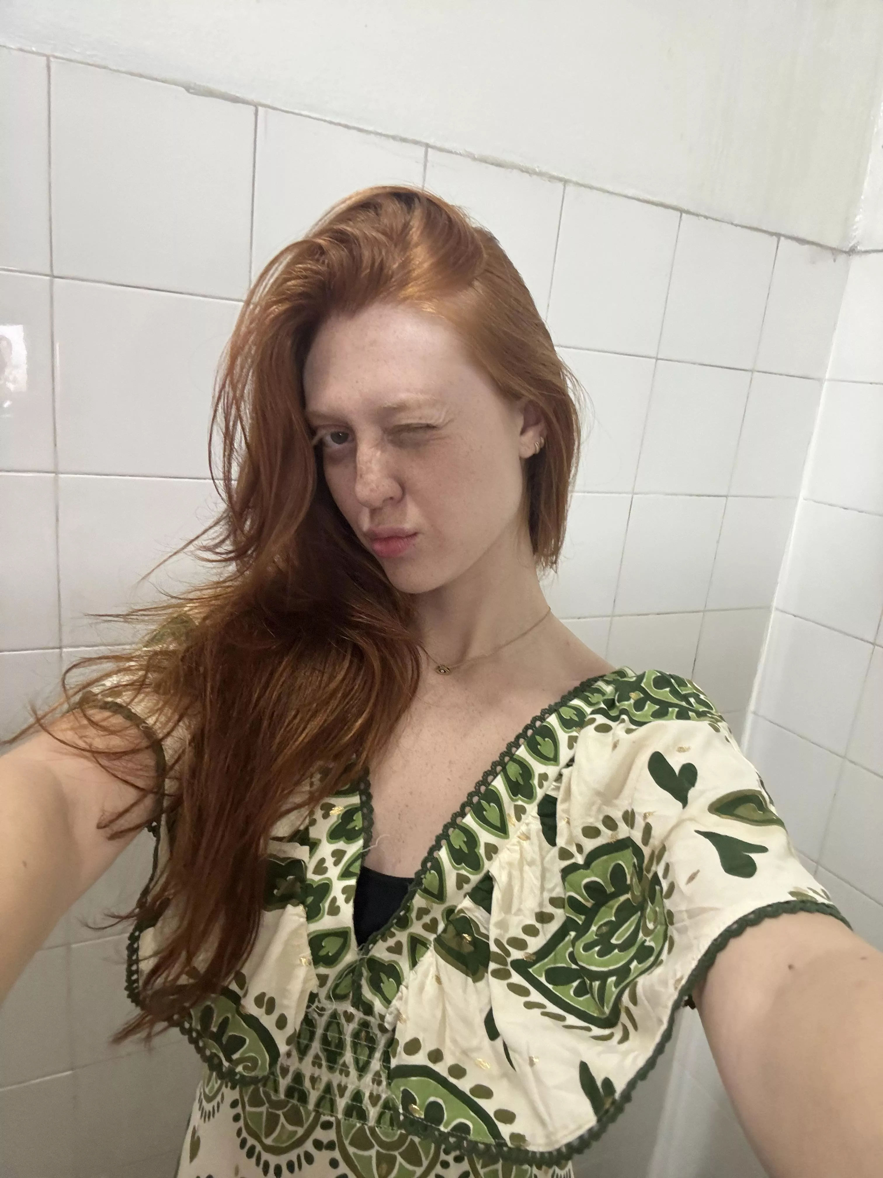 Who needs words when you’ve got a wink like this. [IRTR] posted by Donttellyourgirlfrie