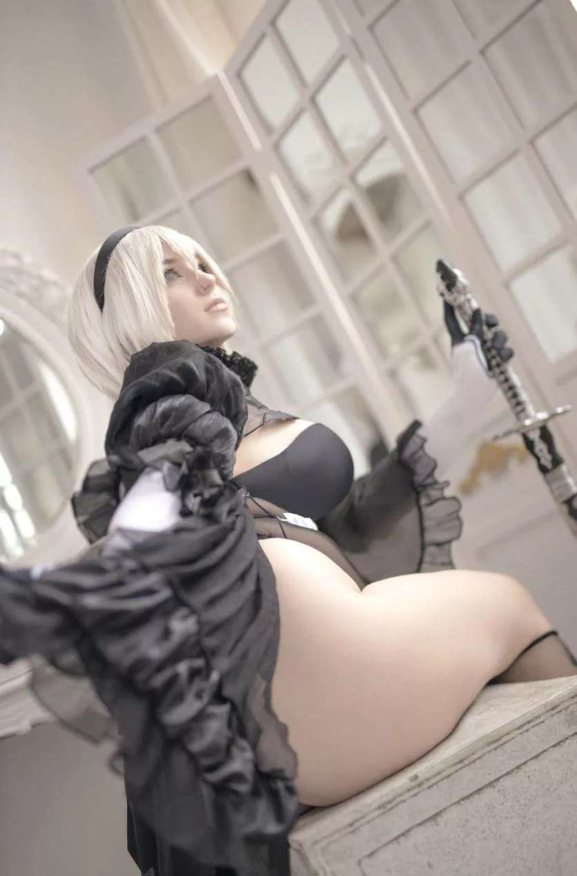 2B cosplay by (Kuroitsune)  posted by Kuroxkitsune