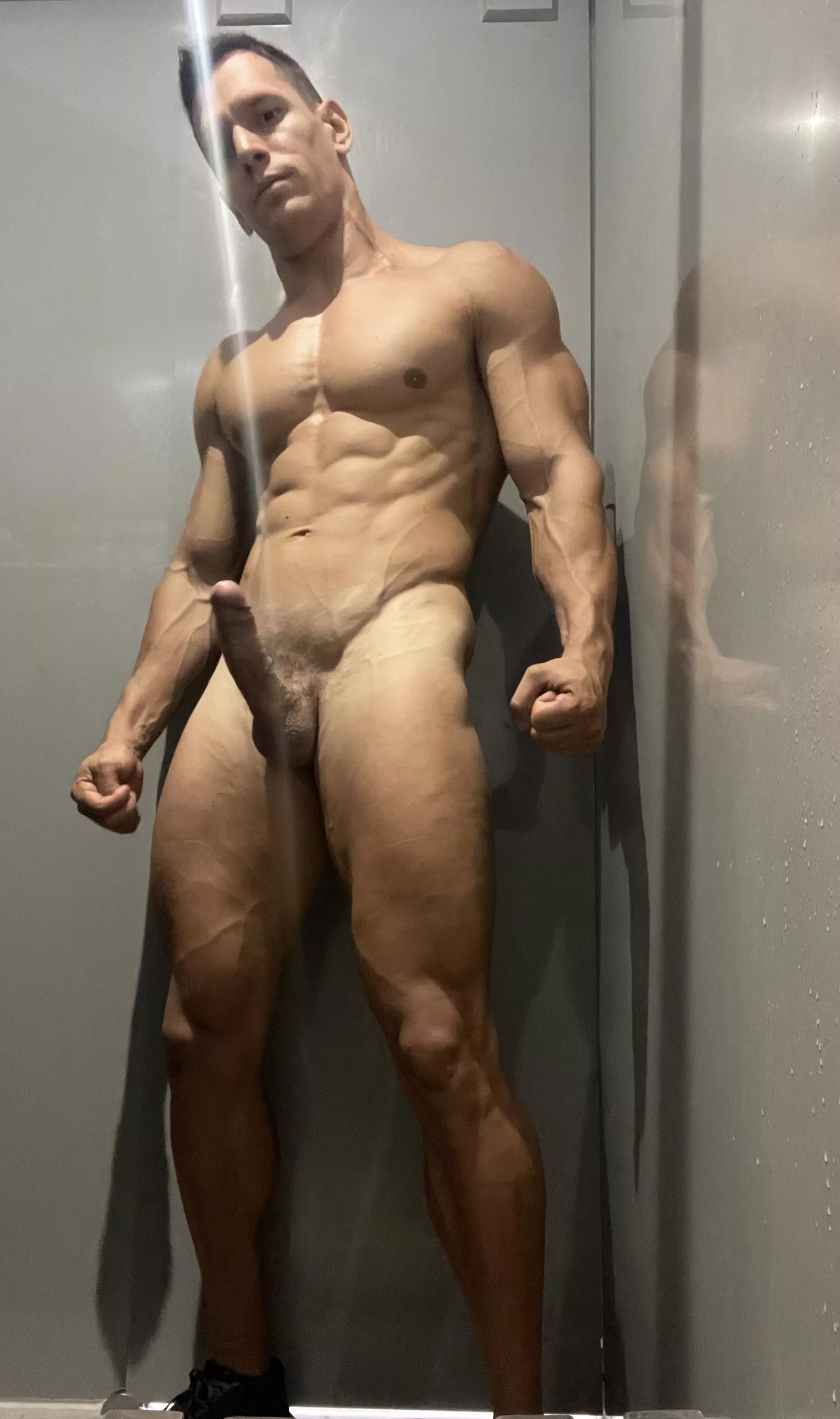 Arm day 💪🍆 posted by Specialist_Chair_225