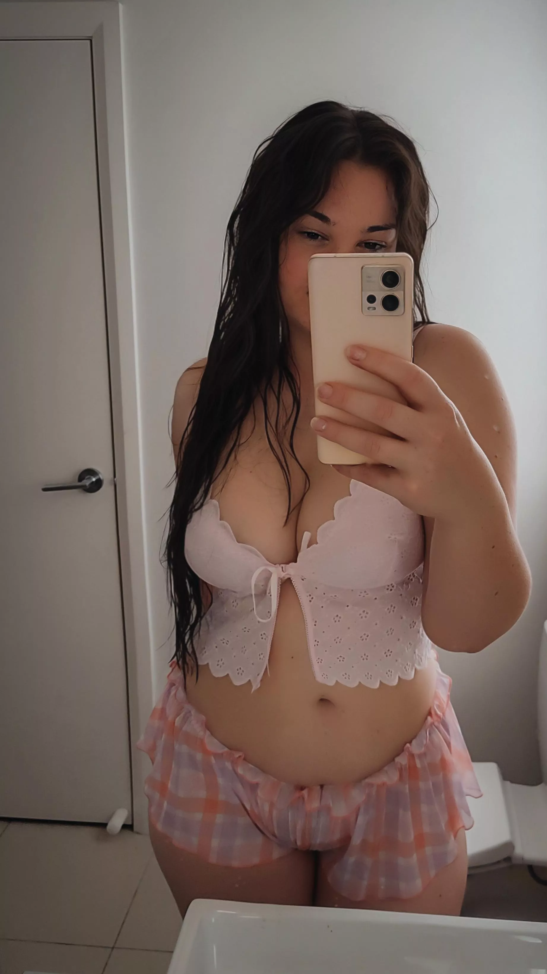 Curvy Young Brunette  posted by honey_moon94