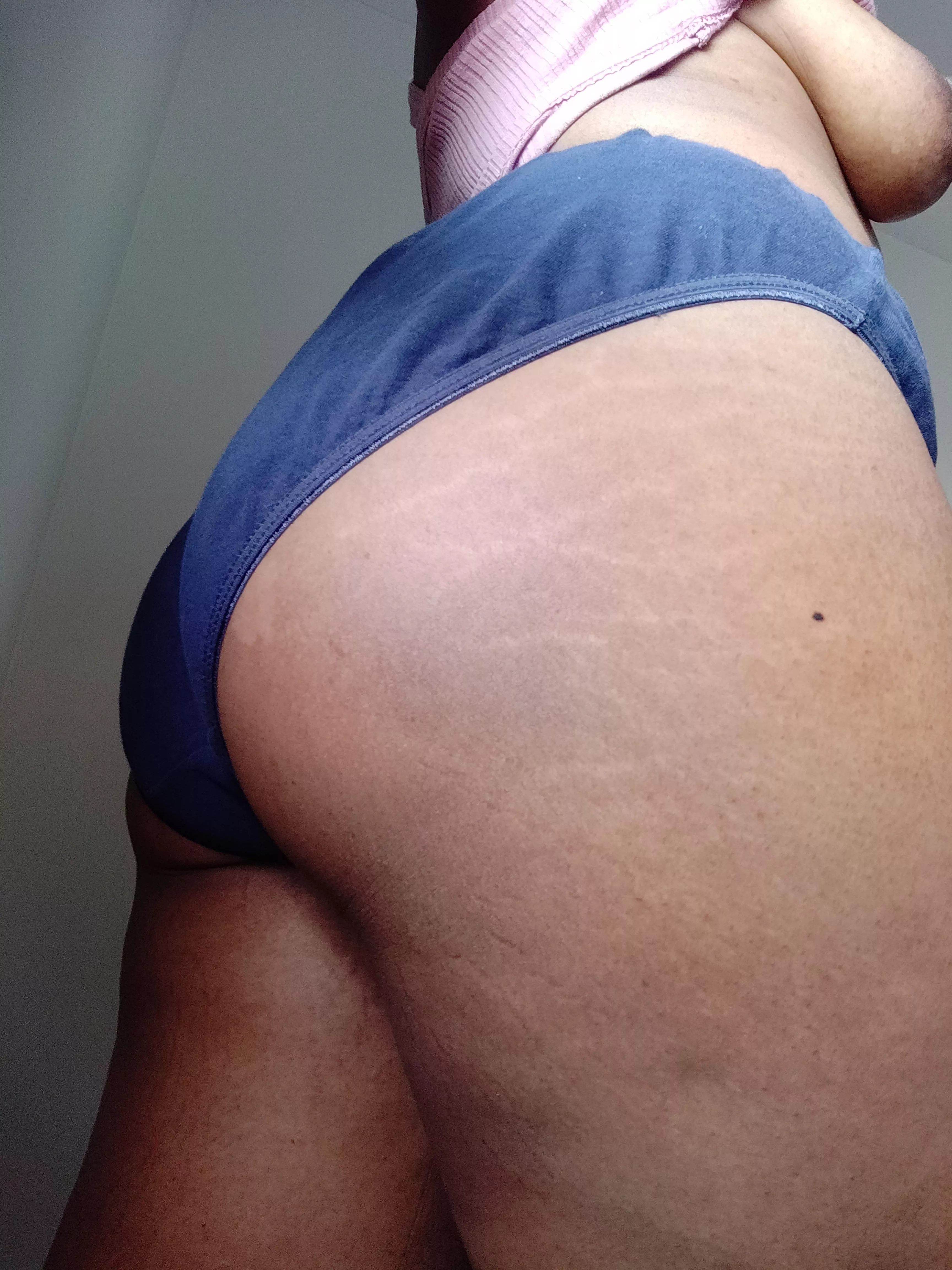 Imaging you grabbing my hips then running your fingers on my ass posted by eff-oh-ex