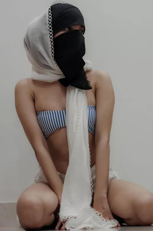my hijab is just so sexy and i know you want to rip it off by Asma_AS