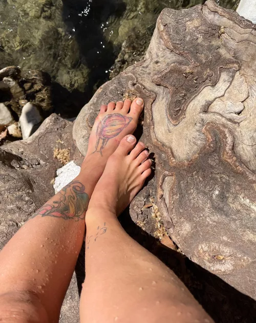 You want to know a secret? I like to have my toes sucked by caramelsambuca