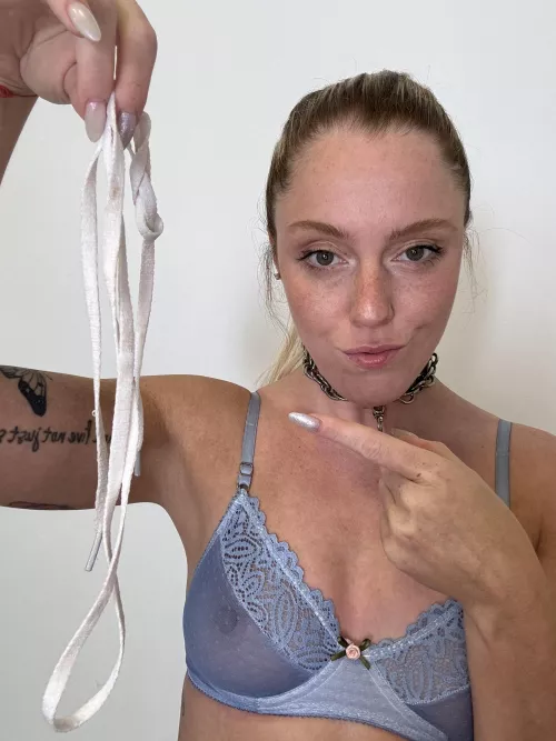 Be a good bitch and tie your balls for me  by Biancanero8