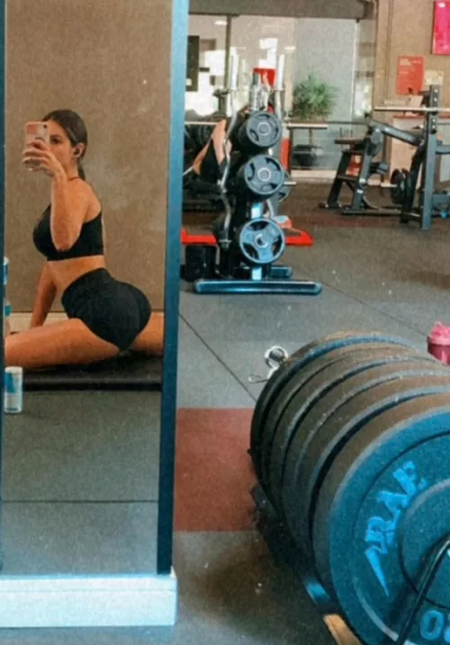 Did some stretching at the gym earlier. by pinkyintheinside