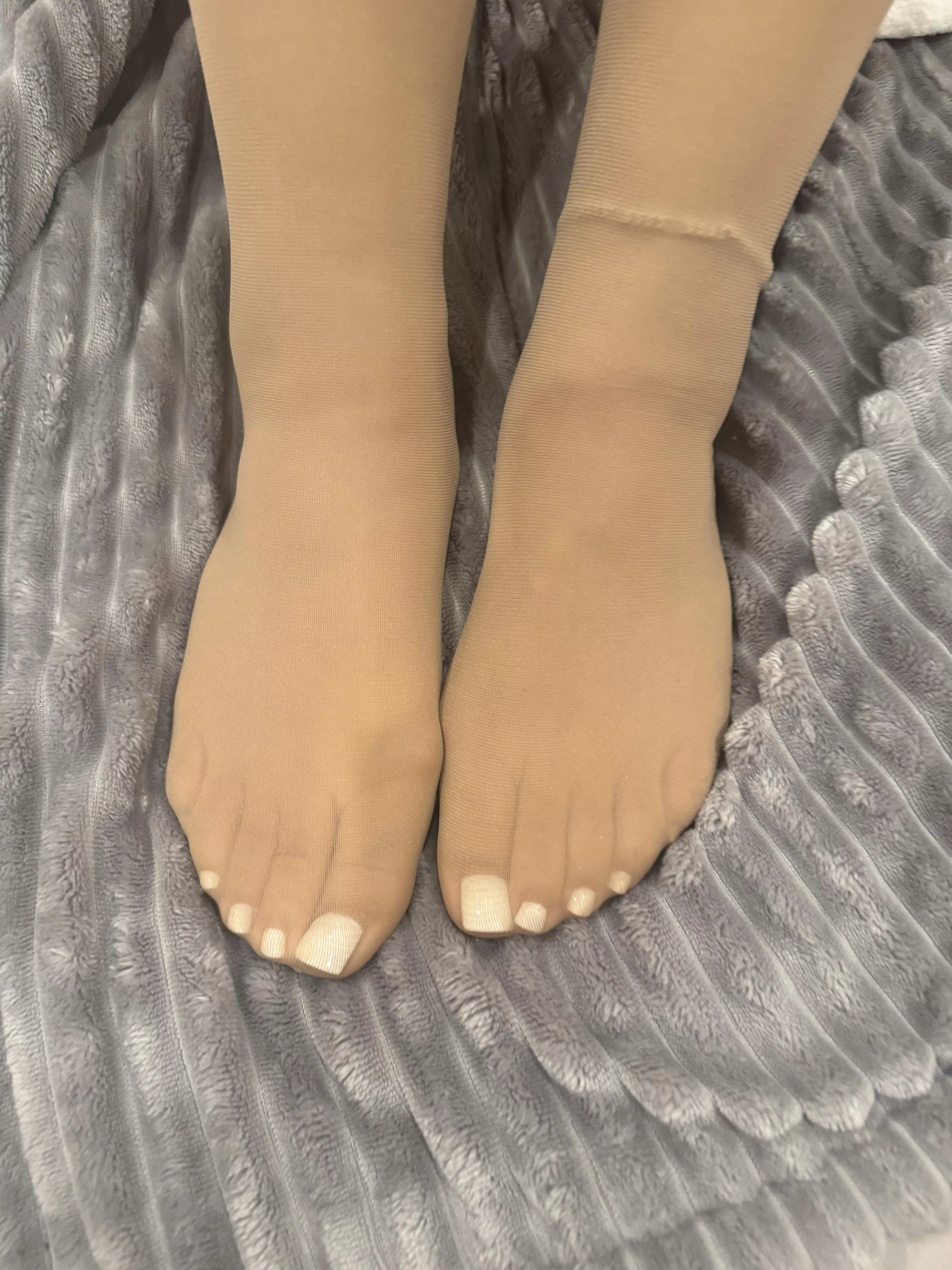 Do you like white toes in hose? posted by solelegance