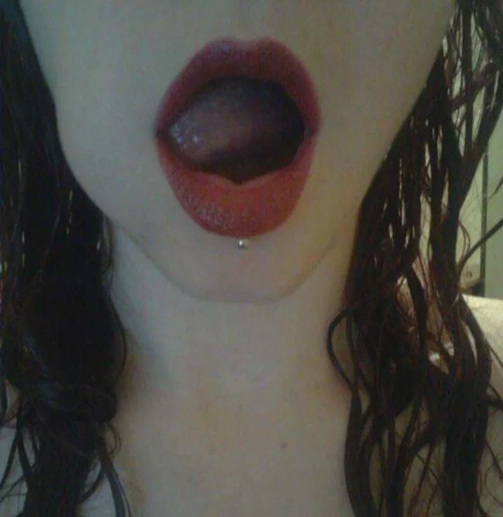 Hotwife lips posted by Jstag_lizahw