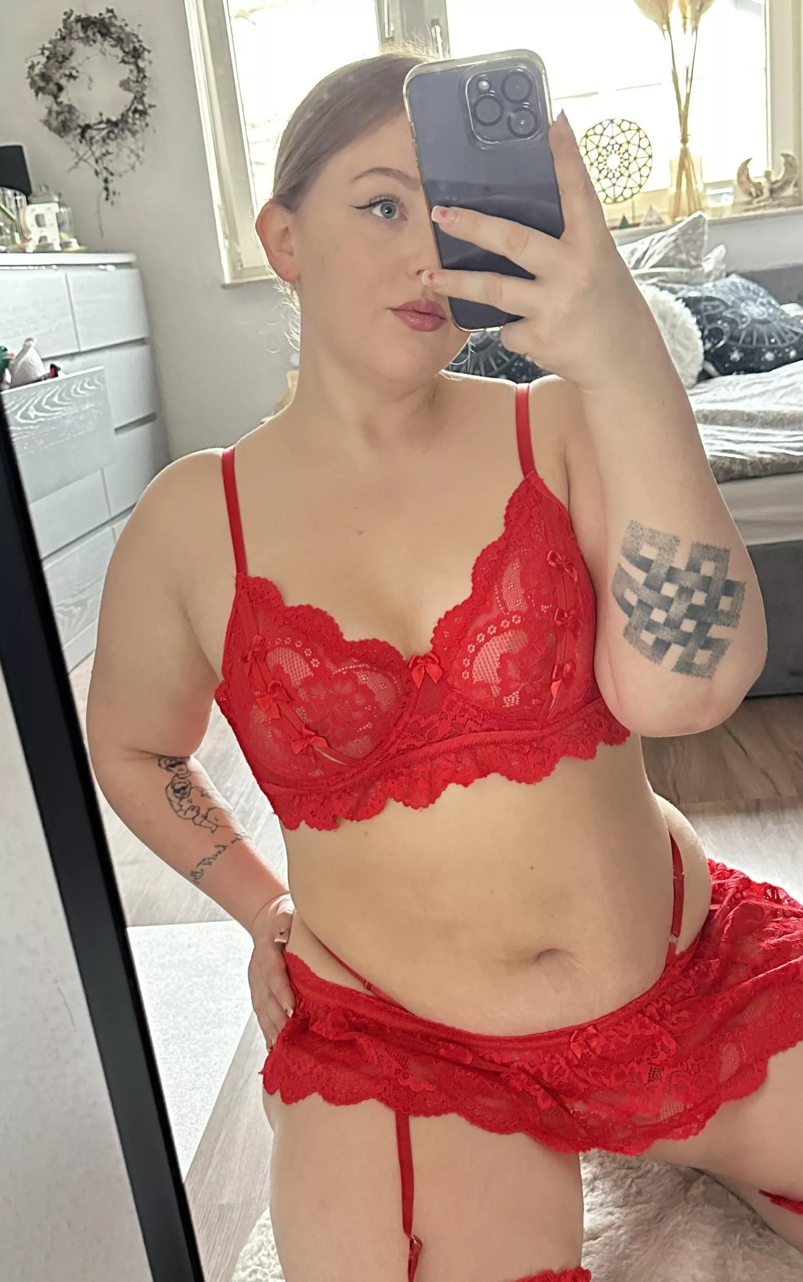 I feel so empty right now. I really want you to fill me in where it
needs. posted by sweetlillyy