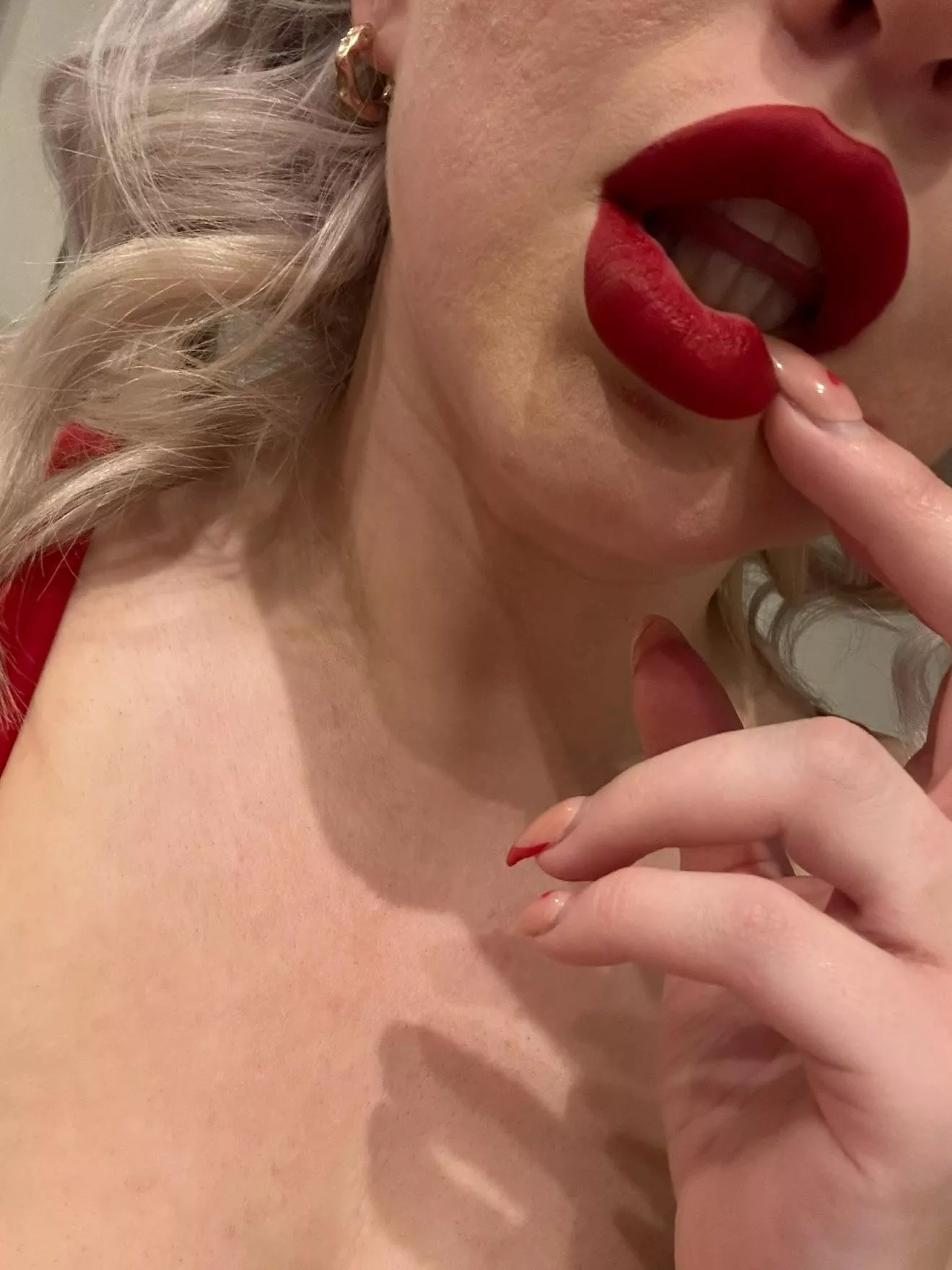 Kiss or bite? posted by Daisys_Day