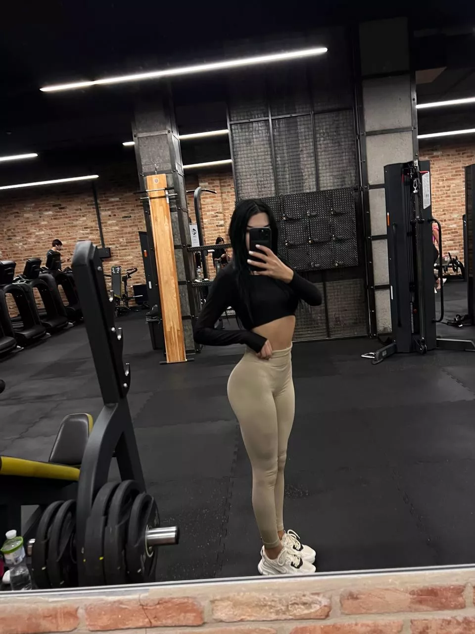 Let's work out our butt with squats  posted by novabrunette
