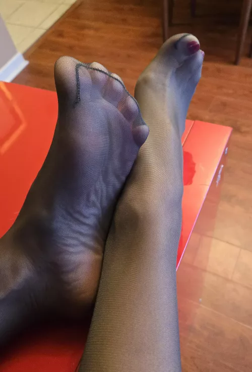 The best toes in hose you'll see today.. by popruzhinka