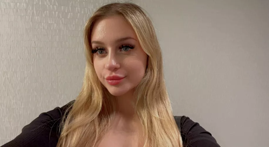 Felt cute in this photo by Aggressive_Split_731