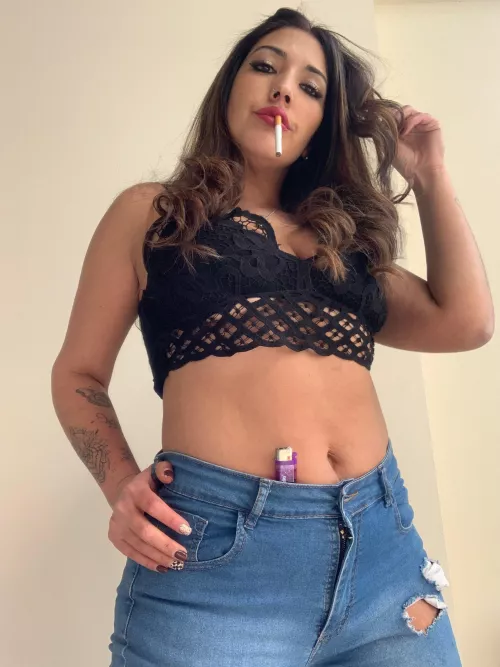 How much do men like it when a woman smokes while you fuck her?  by sweetsophie01