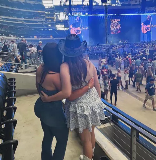 Kwen  by VanillaNo8984