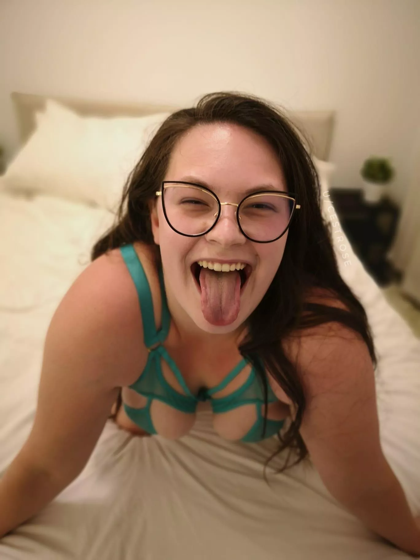 My smile looks even better when I'm on my knees looking up at you posted by cestrose