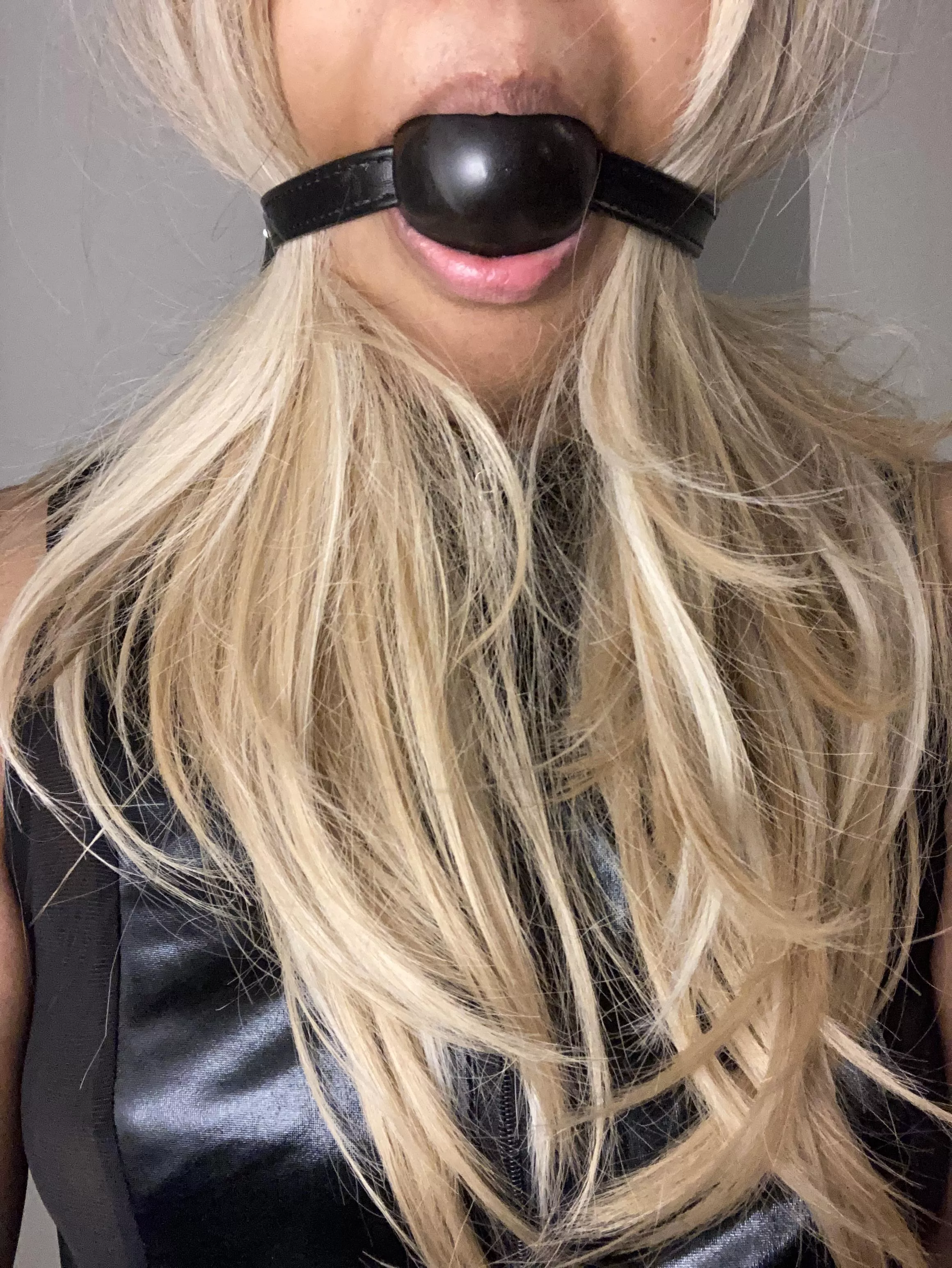 I love a nice big ball in my mouth 😏😈 posted by bondagekitty_